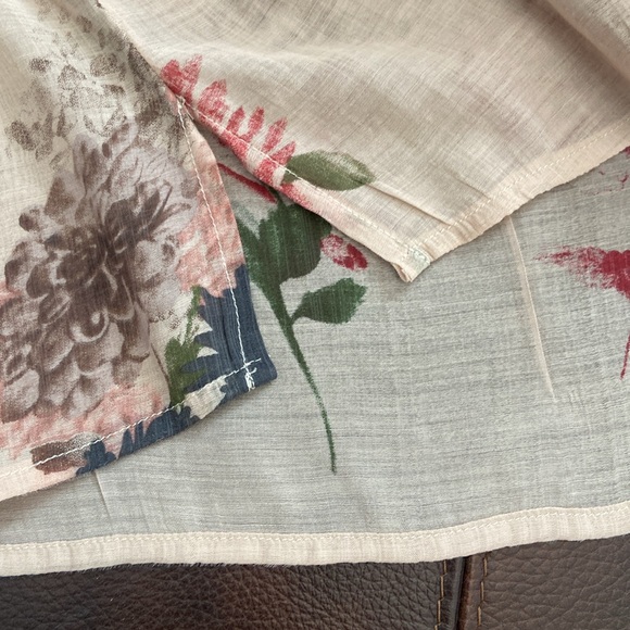 Gorgeous blouse from Soft Surrounding! Floral print, long sleeves, size XS. - Picture 10 of 11